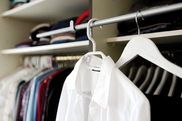 Minimalismo: 10 Dicas Essenciais para Começar Agora! 5 wardrobe 5961193 640 1