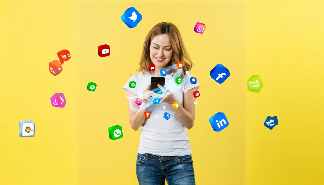 Afiliado AliExpress: Guia Definitivo em Poucos Passos! 6 mulher com celular e vários ícones de redes sociais