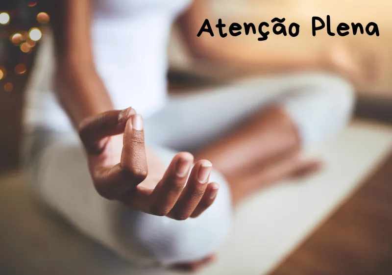 Você sabe o que é Mindfulness? 1 mulher negra meditando