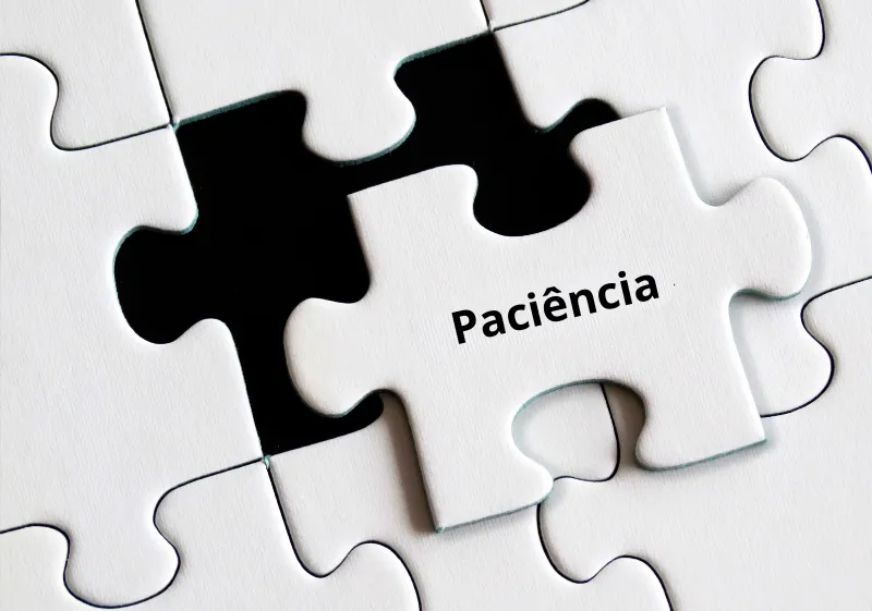Você sabe o que é Mindfulness? 2 quebra cabeça com a peça escrita paciência