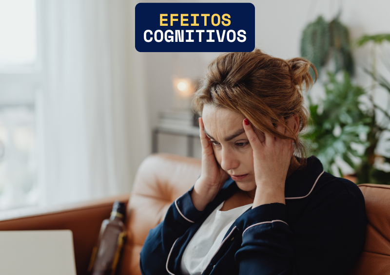 mulher branca com as mãos na cabeça