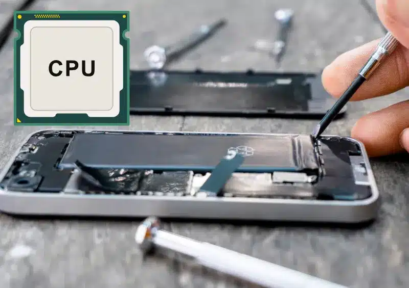 celular desmontado com imagem escrito CPU em cima